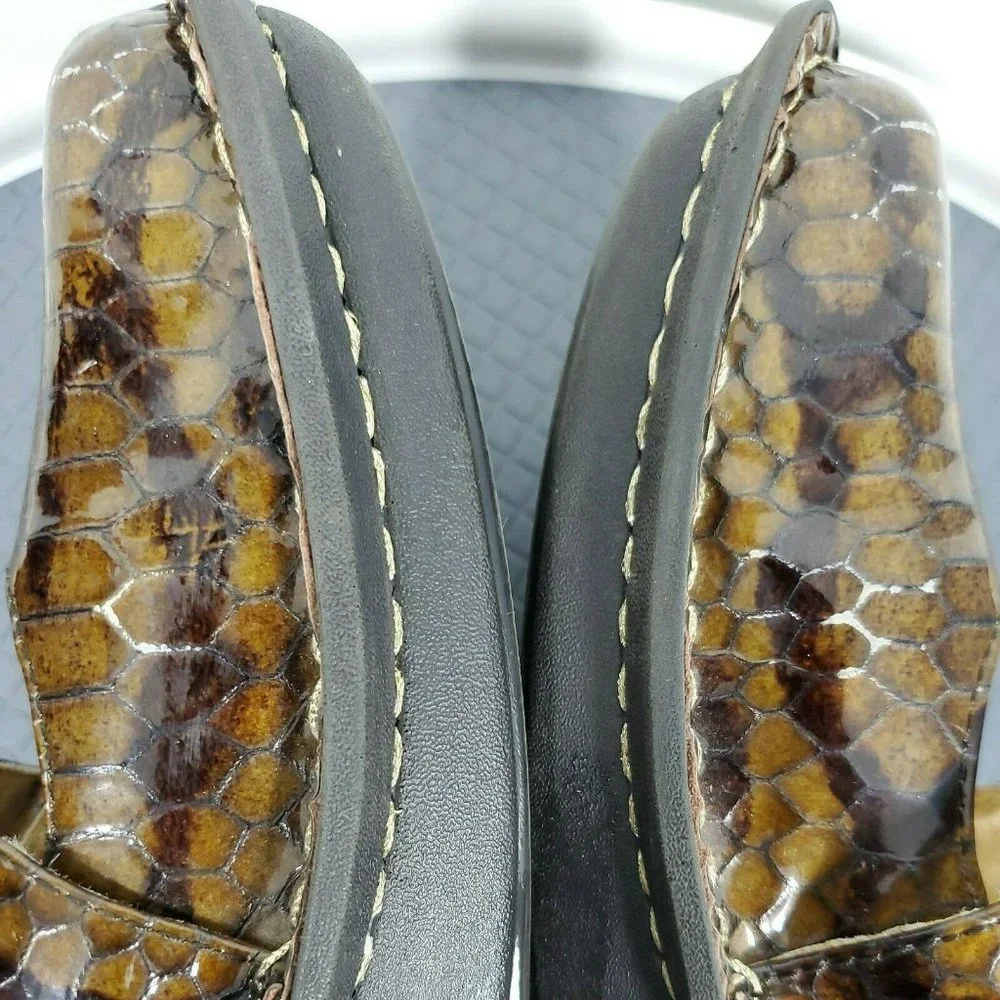 Alegria Women's Mary Jane Shoes Size 39/8.5 Brown Patent Leather Snakesk…